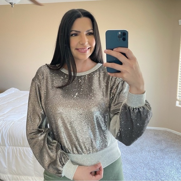 Free People Crewneck Sequin sweatshirt - Picture 2 of 8